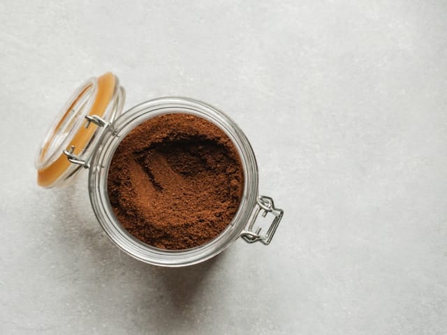 Wespen verjagen met koffie: werkt het echt?